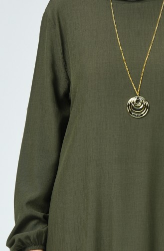 Kleid aus Şile-Stoff mit Halskette 0023-09 Khaki Grün 0023-09