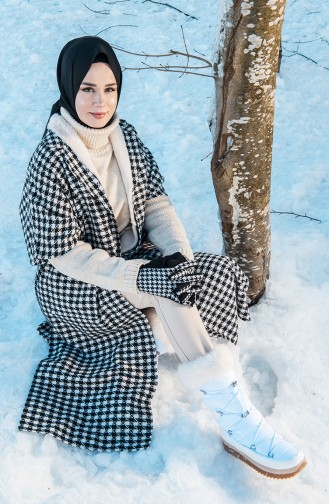 Crowbar Patterned Winter Poncho Black White 8004B-01