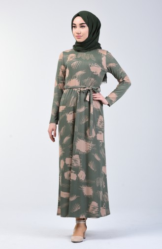 Gemusterter Kleid mit Band 1406A-03 Mandelgrün 1406A-03