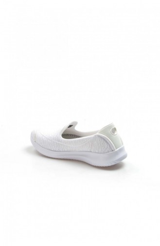 حذاء رياضي فاست ستيب أبيض مع شعار أحذية المشي الزرقاء 629ZA254-202-16782420