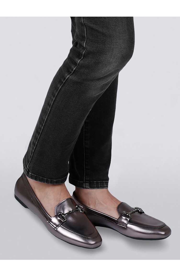 plain black flat shoes