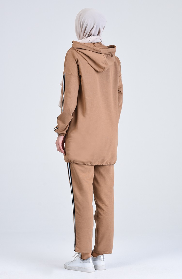 camel sweatsuit