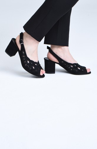حذاء نسائي بكعب مزين بالليزر  لون أسود 9052-01