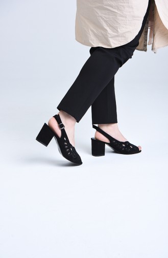 حذاء نسائي بكعب مزين بالليزر  لون أسود 9052-01