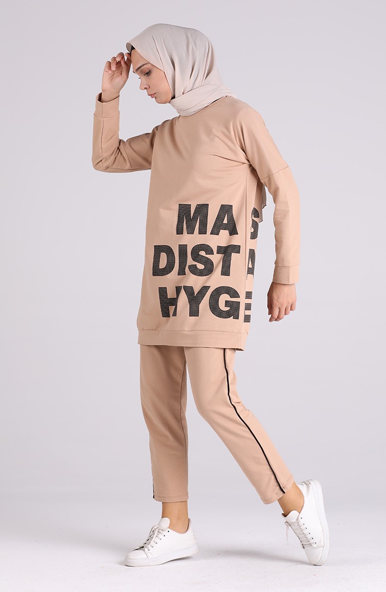 camel sweatsuit