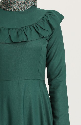 Doğal Kumaş Fırfır Detaylı Elbise 7280-12 Zümrüt Yeşili