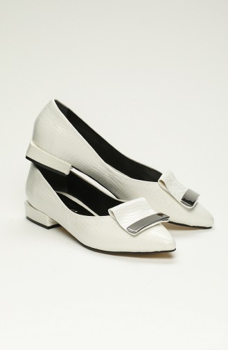 White Woman Flat Shoe 3-4-01