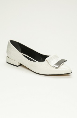 White Woman Flat Shoe 3-4-01