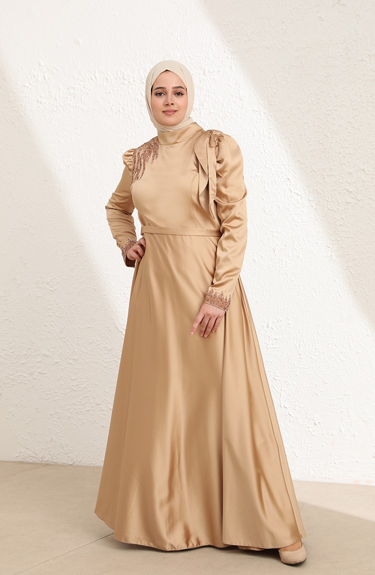 ROBE DE SOIREE HIJAB CEINTURE DE PERLES COULEUR BEIGE GOLD