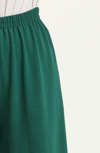 Weit geschnittene Hose aus Stoff von Aerobin 00014-06 Smaragdgrün 00014-06