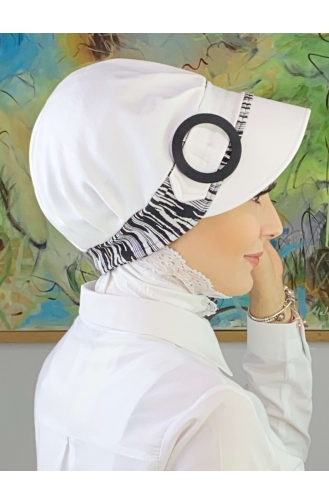 Nazlı Model Tokalı İri Sütlü Kahve Kazayaklı Tesettür Şapka SBT26SPK27-06 Beyaz Siyah
