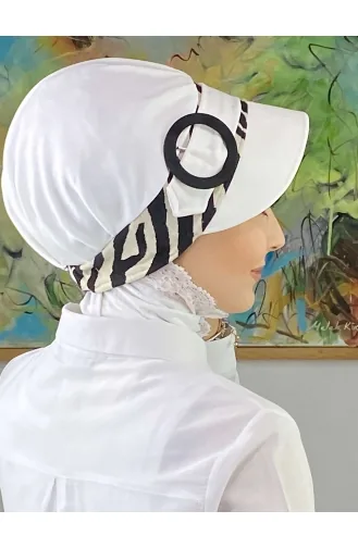 Nazlı Model Tokalı İri Sütlü Kahve Kazayaklı Tesettür Şapka SBT26SPK27-07 Beyaz Siyah