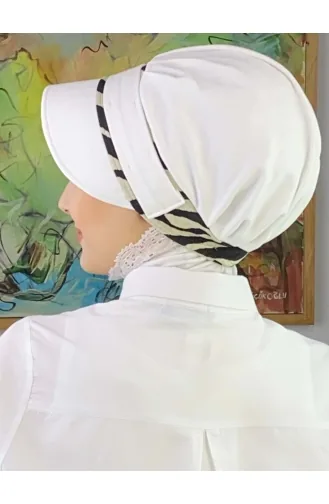 Nazlı Model Tokalı İri Sütlü Kahve Kazayaklı Tesettür Şapka SBT26SPK27-07 Beyaz Siyah