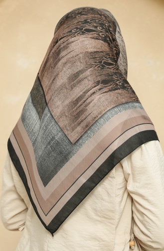 Brown Hoofddoek 2010-04