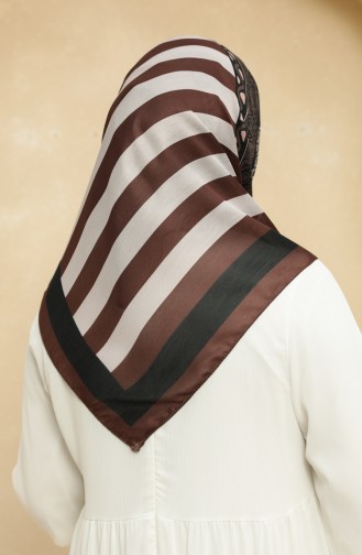 Brown Hoofddoek 2012-07