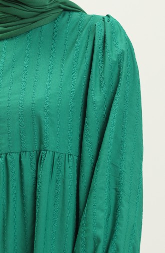 Besticktes Kleid mit elastischen Ärmeln 24Y8984-02 Smaragdgrün 24Y8984-02
