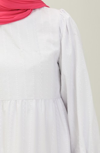 Besticktes Kleid mit elastischen Ärmeln 24Y8984-04 Weiß 24Y8984-04