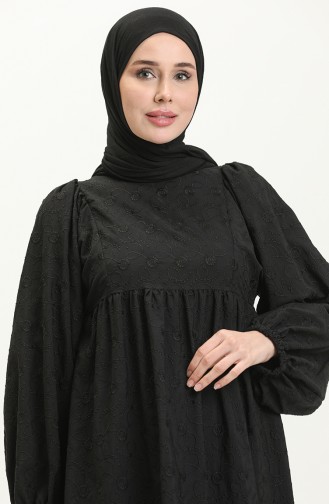 Besticktes Kleid mit elastischen Ärmeln 24Y8986-05 Schwarz 24Y8986-05