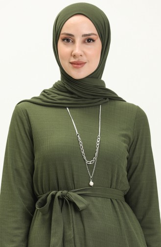 Gerafftes Kleid mit Gürtel und Halskette 1784-13 Dunkel-Khaki-Grün 1784-13