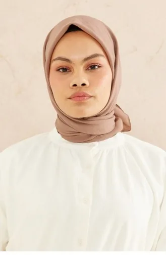 وشاح بني مائل للرمادي 1320