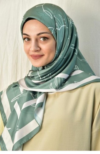 Green Scarf 2865
