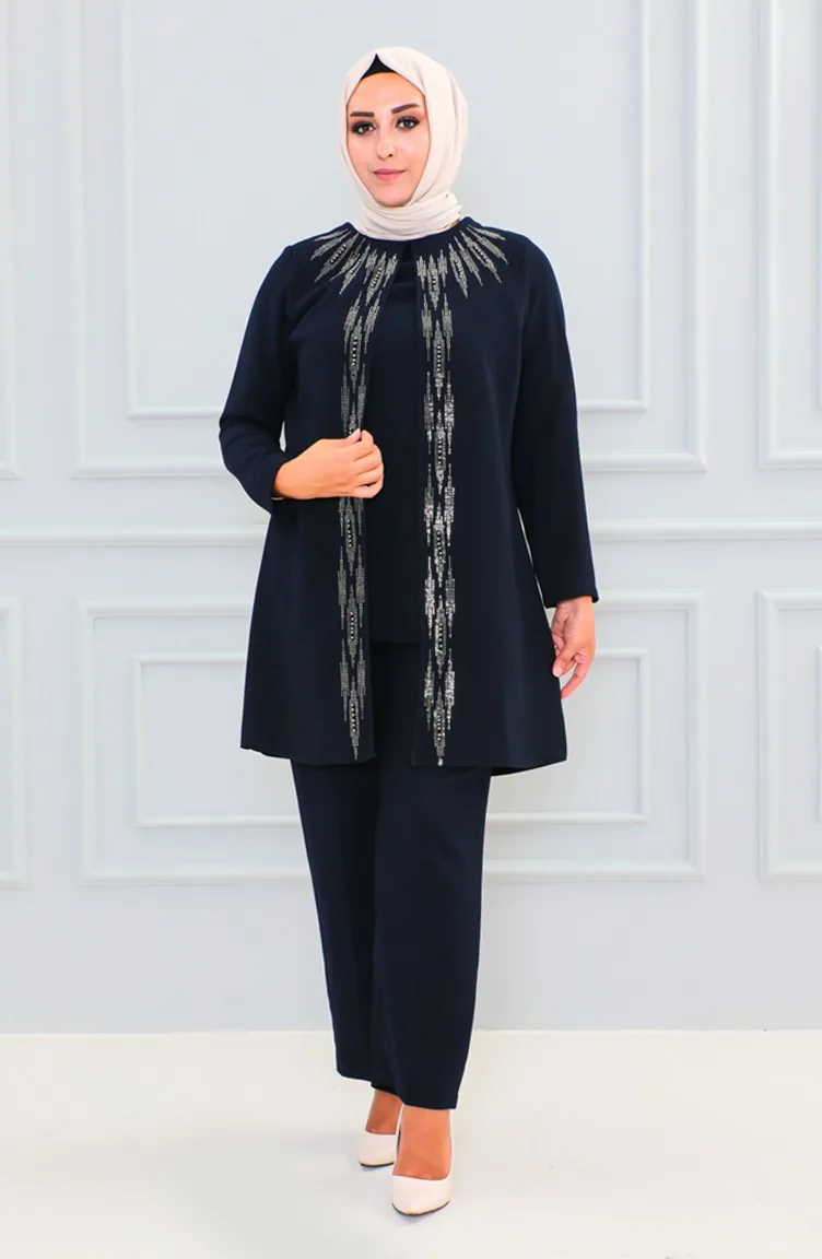 طقم فستان سهرة بتصميم مُطبع بأحجار لامعة وبمقاسات كبيرة 6105-07 لون كحلي 6105-07
