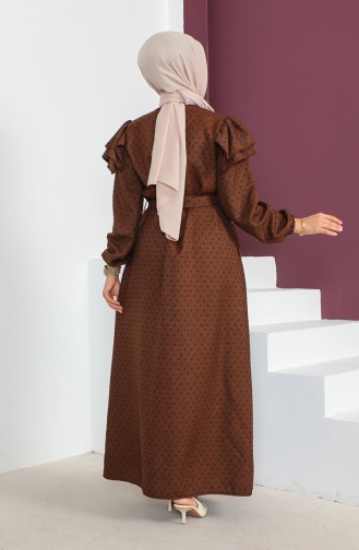 Kleid mit versteckten Knöpfen aus Jacquard 23K8812-05 Braun 23K8812-05