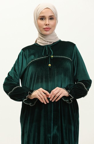 فستان مخمل بتفاصيل جيوب 24K9063-02 لون أخضر زمردي 24K9063-02