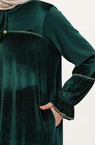 فستان مخمل بتفاصيل جيوب 24K9063-02 لون أخضر زمردي 24K9063-02
