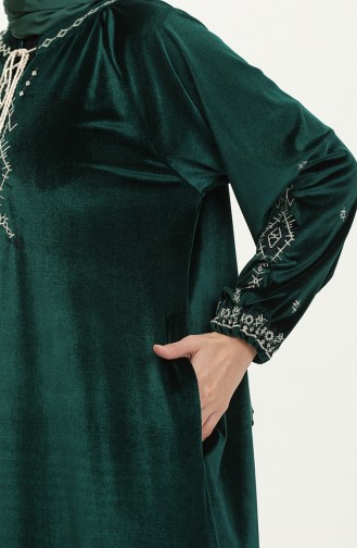 Büyük Beden Nakışlı Kadife Elbise 24K9058-01 Zümrüt Yeşili