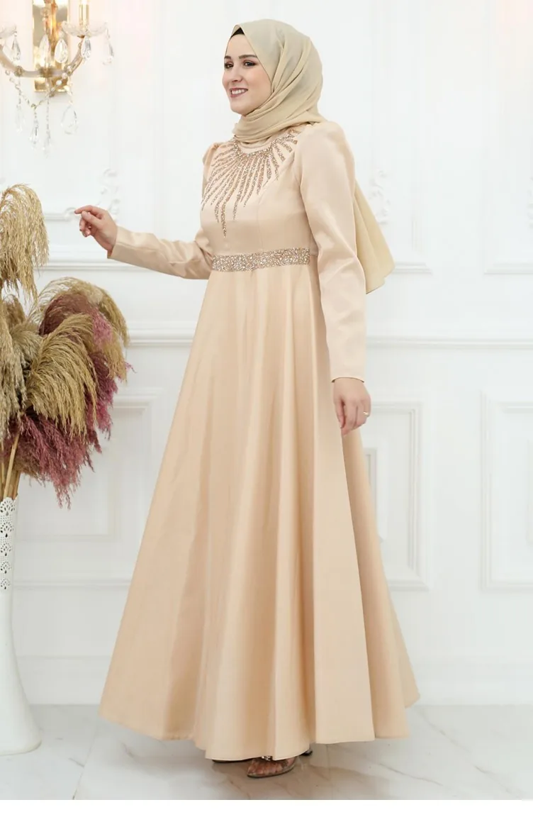 Amine Hüma Beren Robe De Soirée En Satin Doré 2980