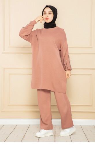 طقم تريكو مرصع باللؤلؤ على الأكمام، لون Dusty Rose 12459KLC.GKR