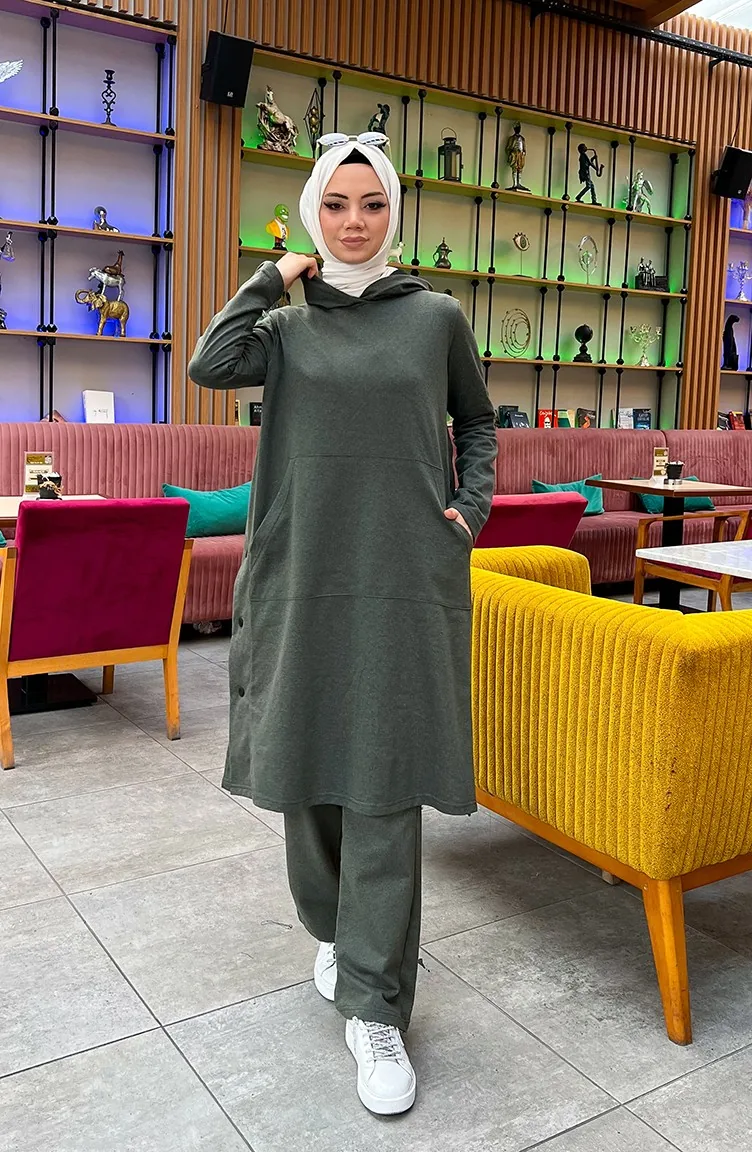 بدلة رياضية بخيطين وتفاصيل سناب 3071-03 لون كاكي 3071-03