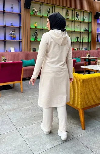 بدلة رياضية مزوّدة بقبعة وأزرار 3072-04 لون بيج 3072-04