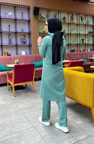 بدلة رياضية مزوّدة بقبعة وأزرار 3072-09 لون أخضر 3072-09