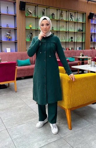 بدلة رياضية مزوّدة بقبعة وأزرار 3072-13 لون أخضر زمردي 3072-13