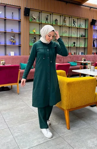 بدلة رياضية مزوّدة بقبعة وأزرار 3072-13 لون أخضر زمردي 3072-13