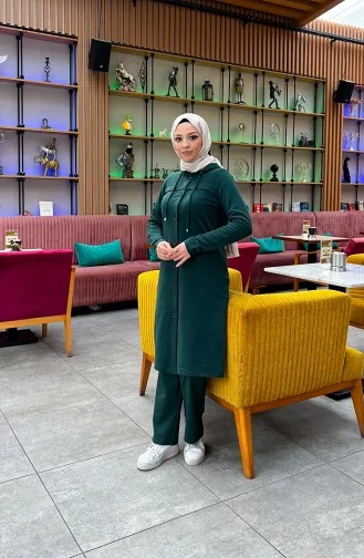 بدلة رياضية مزوّدة بقبعة وأزرار 3072-13 لون أخضر زمردي 3072-13