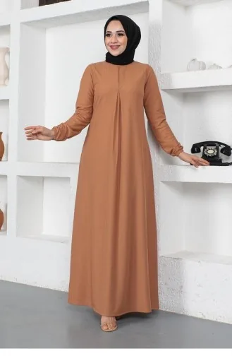 1827Cvn Ein Plissiertes Modellkleid In Hellbraun 6788