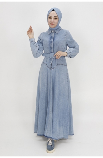 فستان طويل من الجينز بتصميم حزام للخصر وياقة قميص 1566-01 لون أزرق فاتح 1566-01