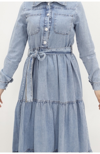 فستان جينز بتفاصيل جيوب وياقة قميص 1552-01 لون أزرق فاتح 1552-01
