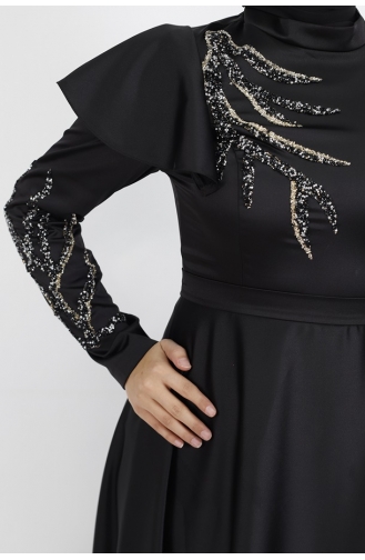 فستان سهرة للحجاب مزين بالأحجار وطبعات من قماش الساتان 610-01 لون أسود 610-01