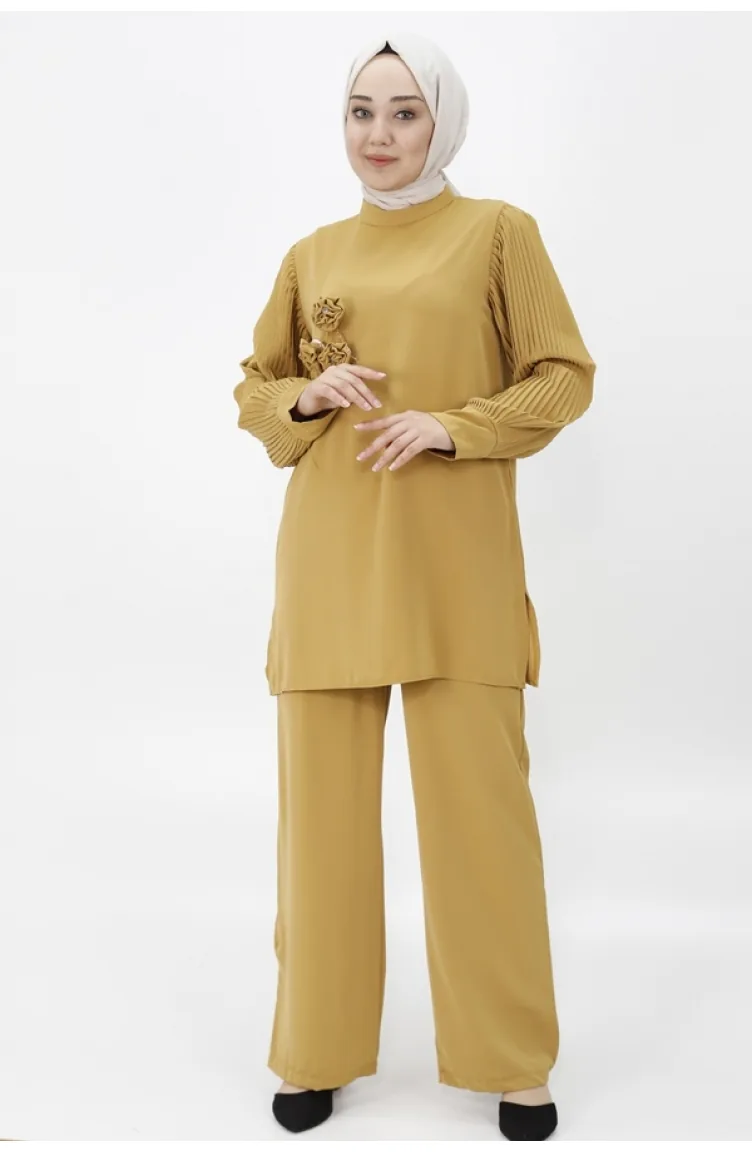 Jessica Costume Double Plissé Avec Manches En Tissu Et Broche 24087-01 Moutarde 24087-01