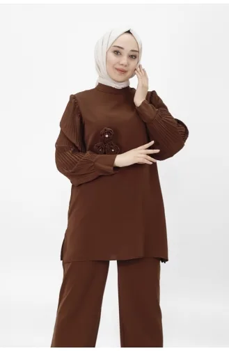 Jessica Costume Double Plissé Avec Manches En Tissu Et Broche 24087-02 Marron 24087-02