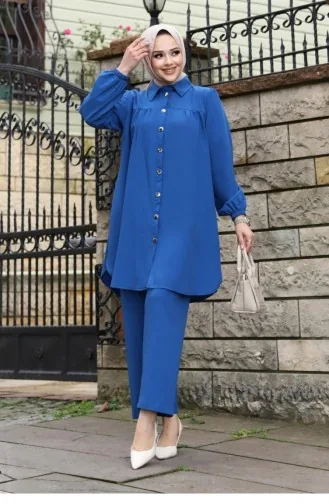 Rassemblement D`un Costume Indigo Hijab Détaillé 401