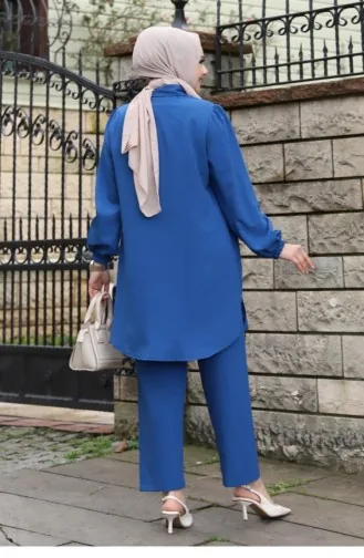 Rassemblement D`un Costume Indigo Hijab Détaillé 401