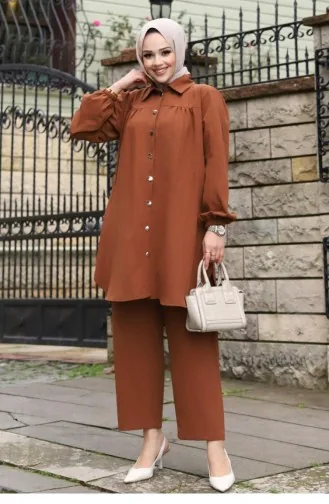 Rassemblement D`un Costume Marron Hijab Détaillé 402