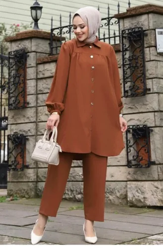 Rassemblement D`un Costume Marron Hijab Détaillé 402