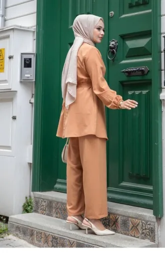 Kameelpak Met Hijab En Stiksels 474