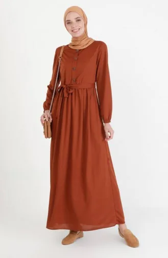فستان بتصميم حزام للخصر 7979-01 لون أسمر ضارب للصفرة 7979-01